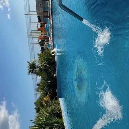 Camping Mobil 5 Personnes - *** Les Ollivaud-